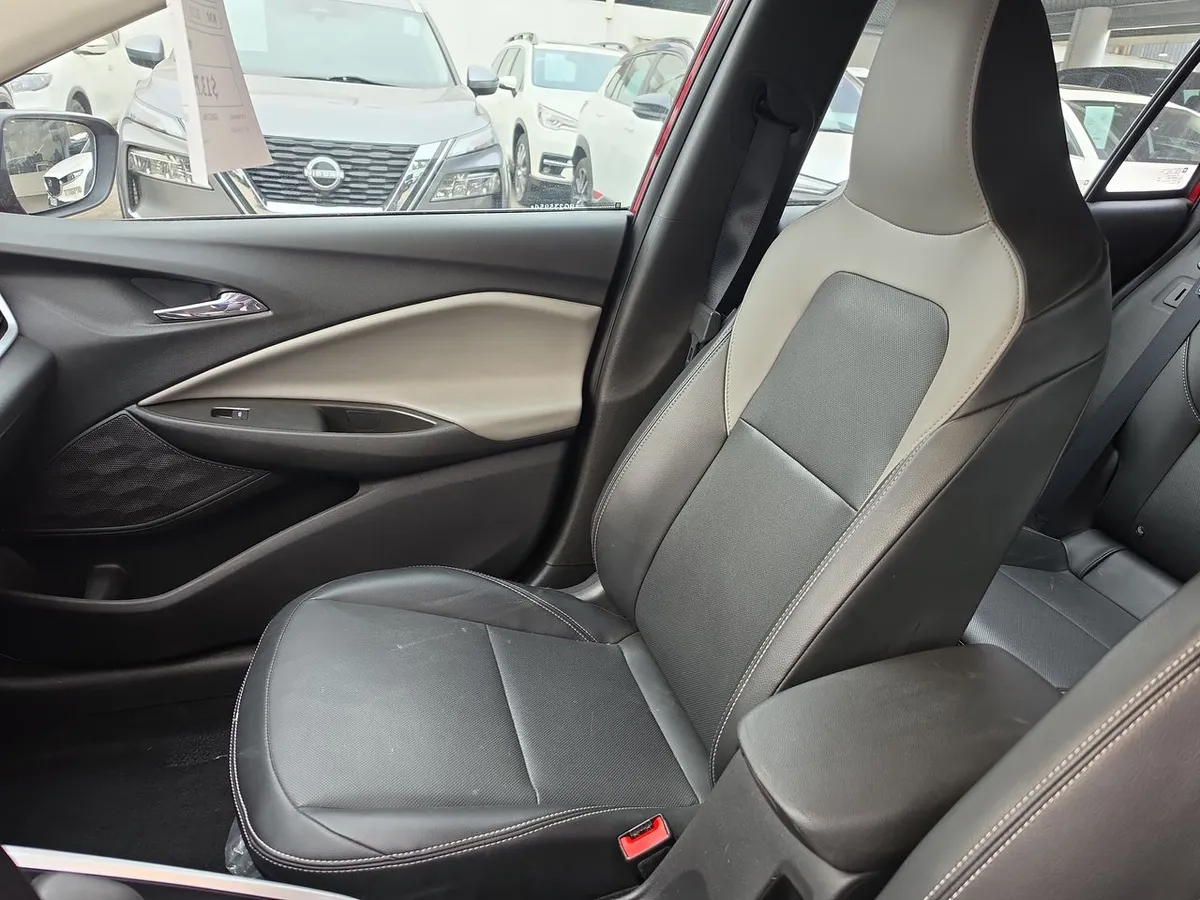 Chevrolet Onix 1.0t Premier S 4x2 Hb At 5p año 2025