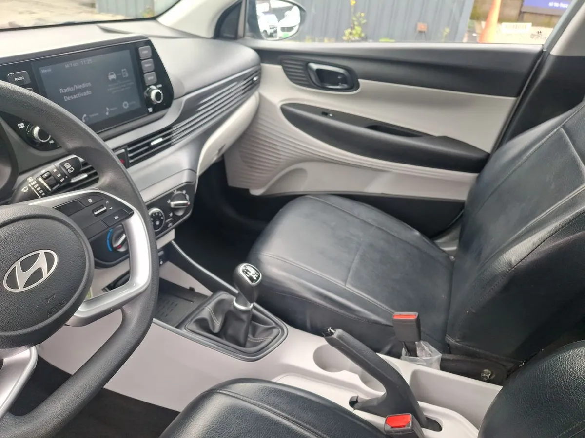 Hyundai I20 1.4 Plus Fl Bi3 4x2 Hb Mt 5p año 2025