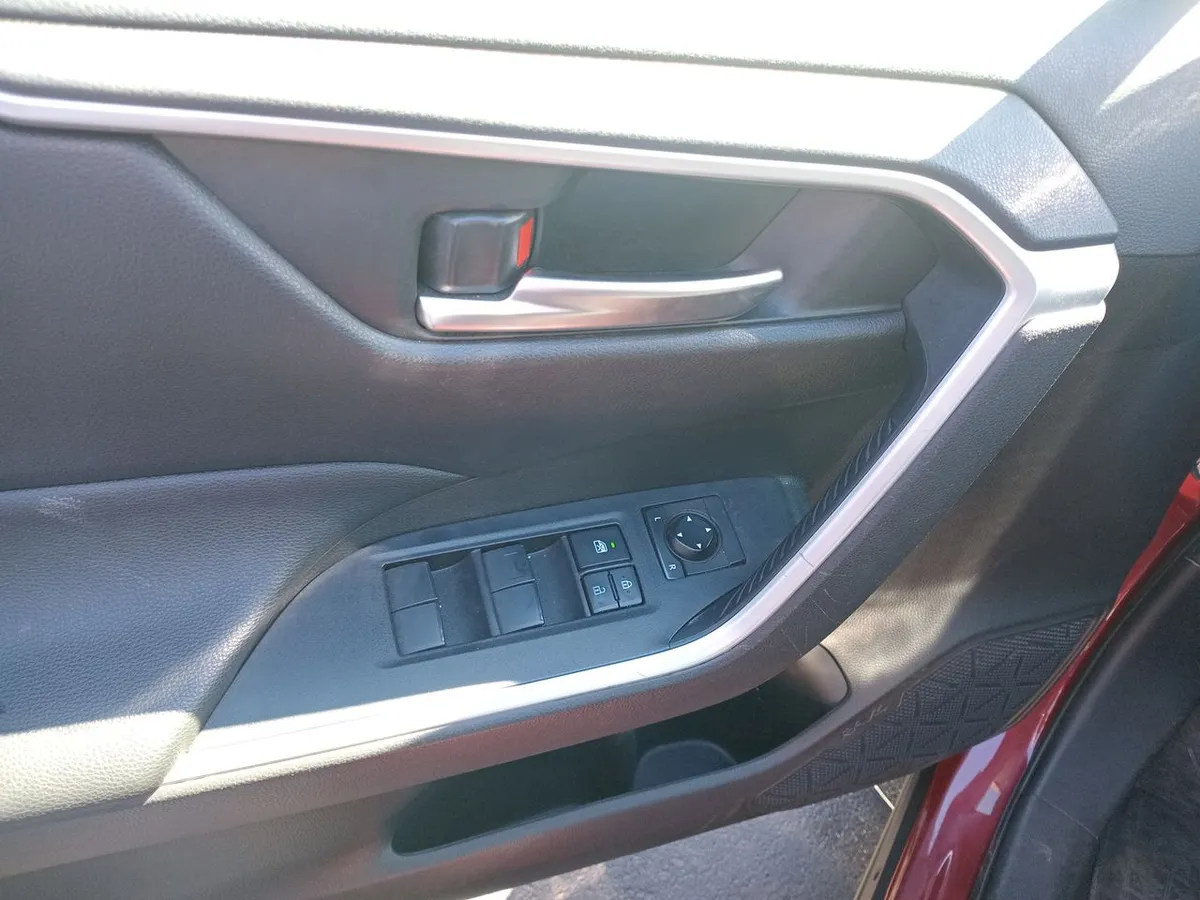 Toyota Rav 4 2.0 Xle 4x2 A20xle2c Cvt At 5p año 2021