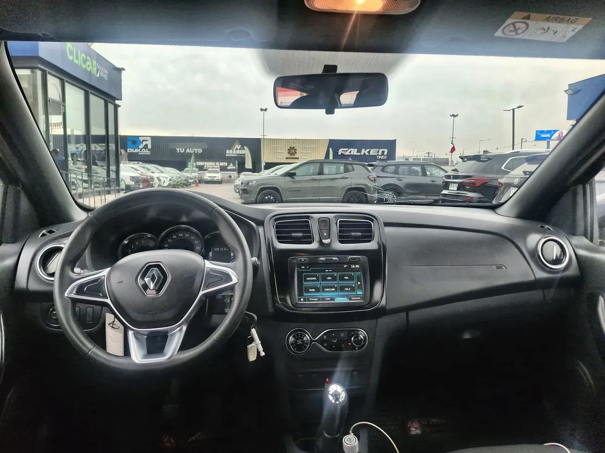 Renault Symbol 1.6 Intens Tech 4x2 Mt 4p año 2021