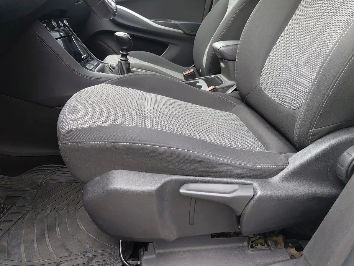 Opel Grandland 1.2t Dynamic 4x2 Mt6 5p año 2021