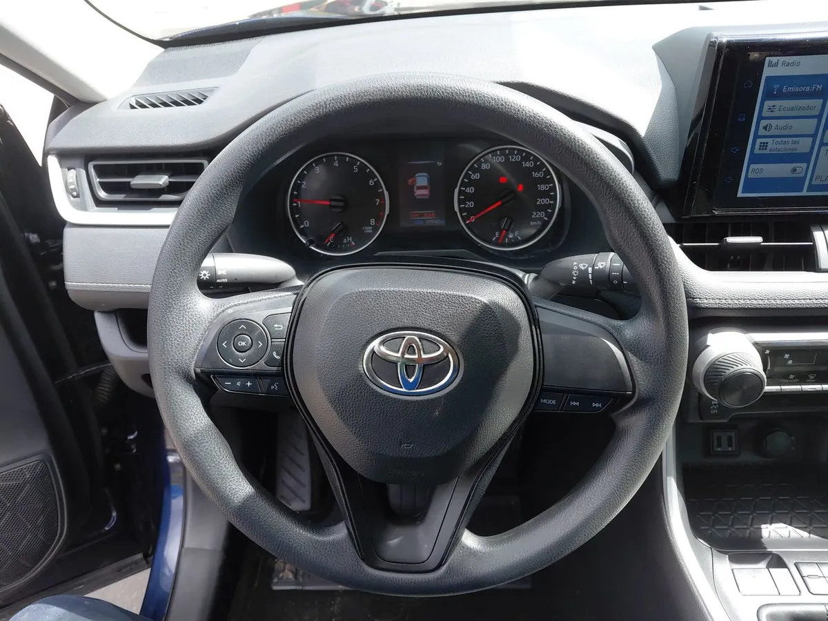 Toyota Rav 4 2.0 Le 4x2 Mt 5p año 2024