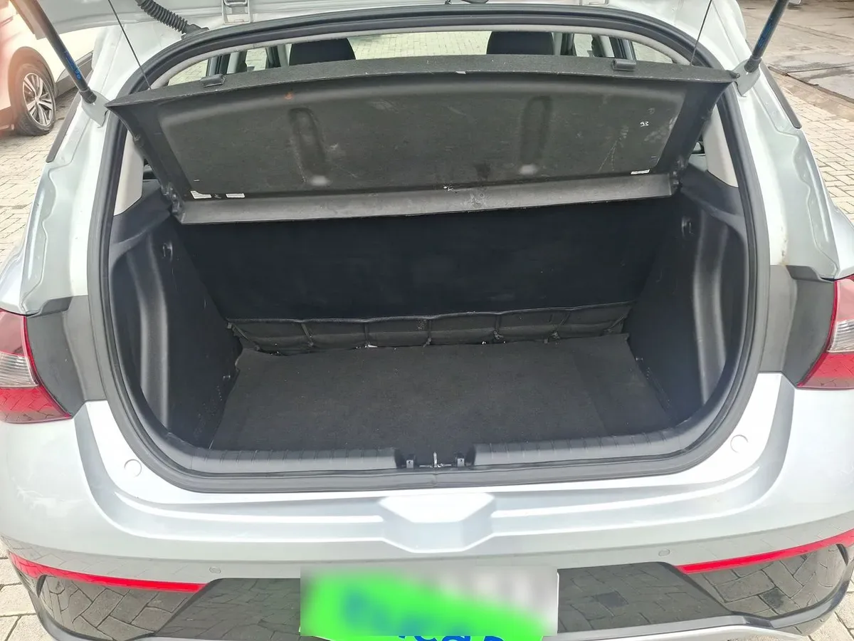 Hyundai I20 1.4 Plus Fl Bi3 4x2 Hb Mt 5p año 2025