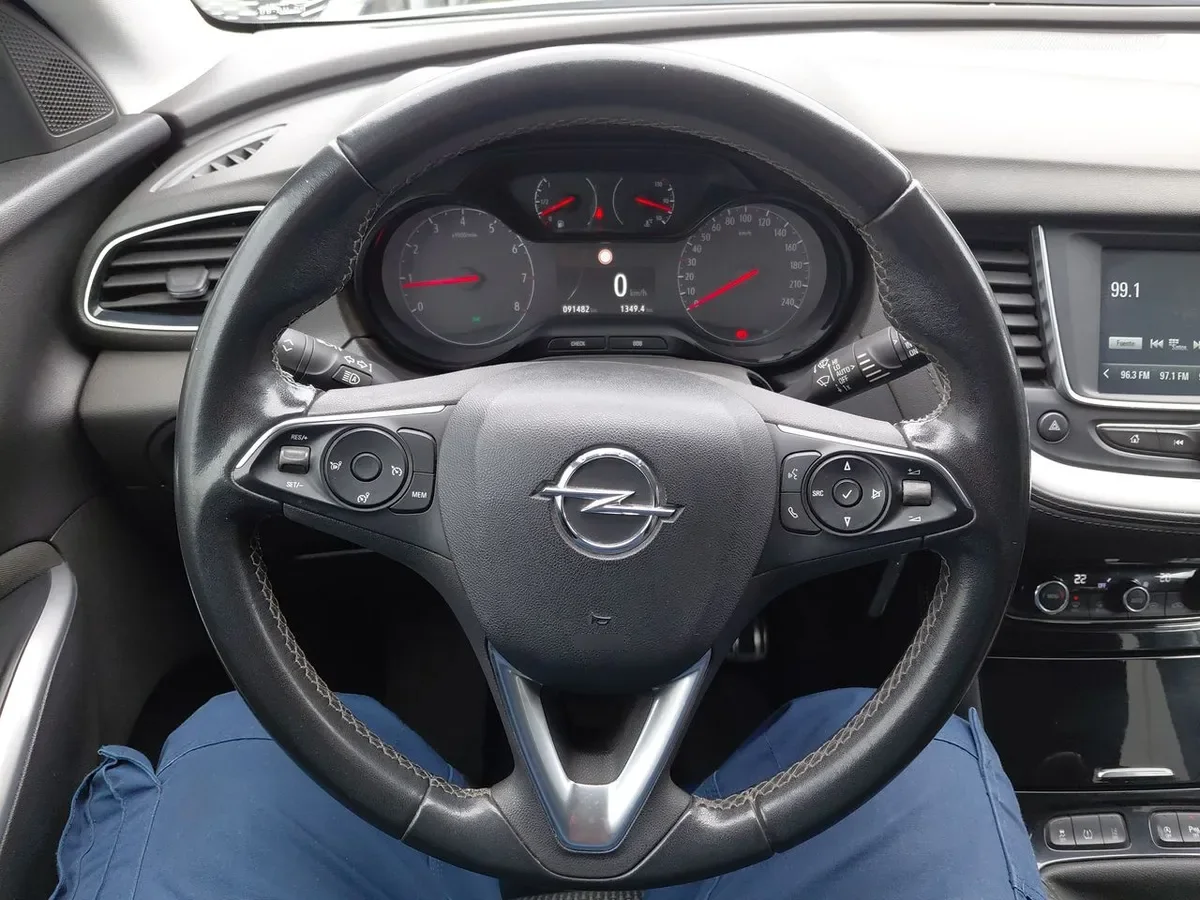 Opel Grandland 1.2t Dynamic 4x2 Mt6 5p año 2021