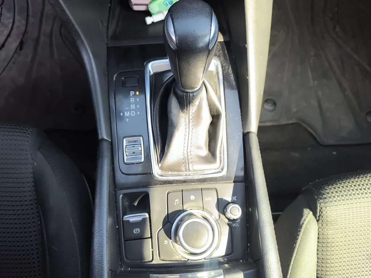 Mazda 3 2.0 V 4x2 Sdn Sunroof 6at 4p año 2017