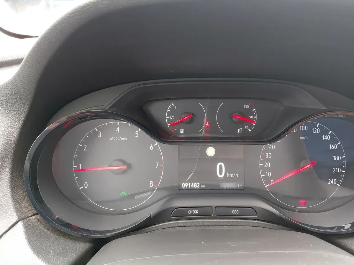 Opel Grandland 1.2t Dynamic 4x2 Mt6 5p año 2021