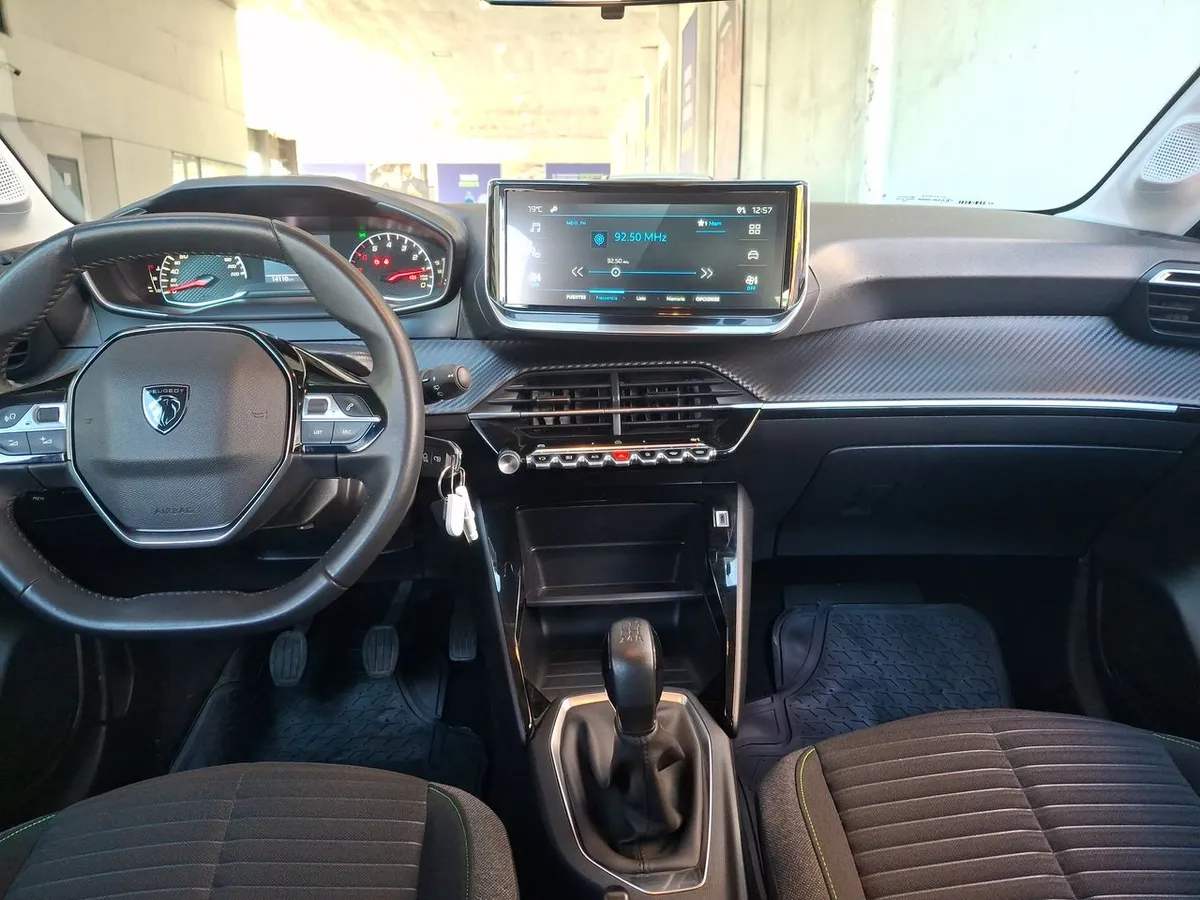 Peugeot 208 1.2 Mca Puretech 100 Active 4x2 Mt 5p año 2024