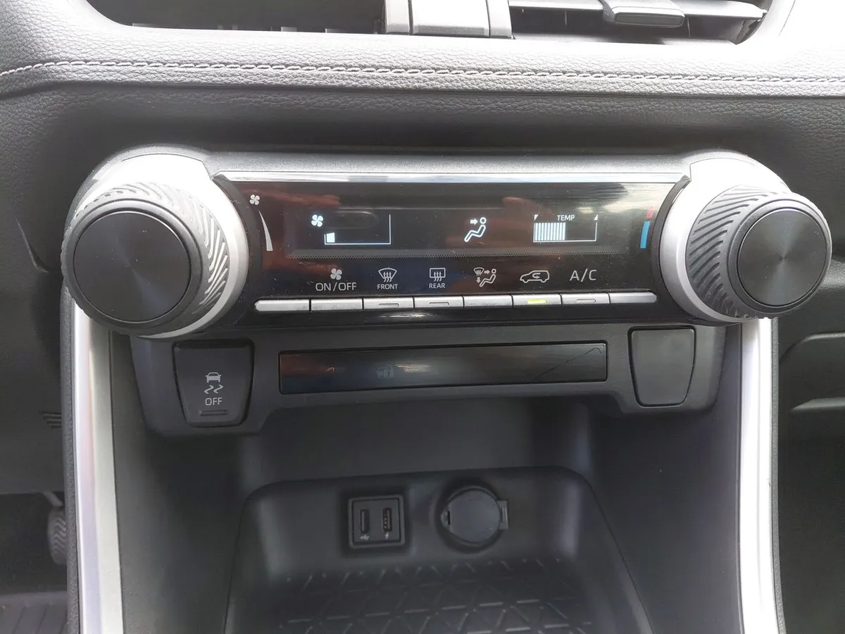 Toyota Rav 4 2.0 Le 4x2 Mt 5p año 2024