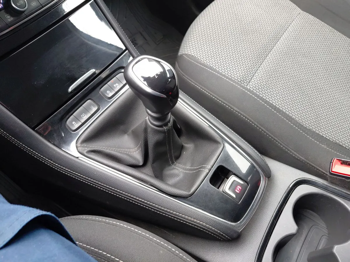 Opel Grandland 1.2t Dynamic 4x2 Mt6 5p año 2021