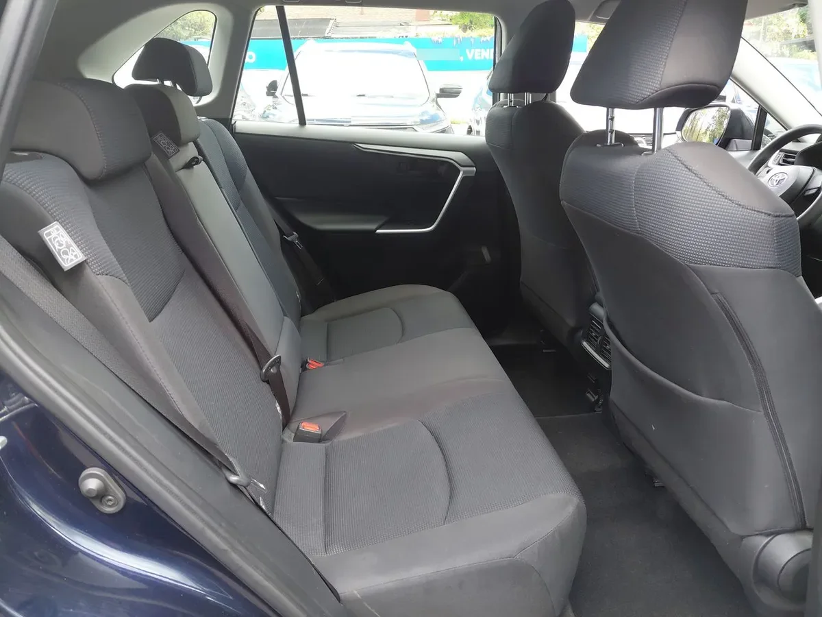 Toyota Rav 4 2.0 Le 4x2 Mt 5p año 2024