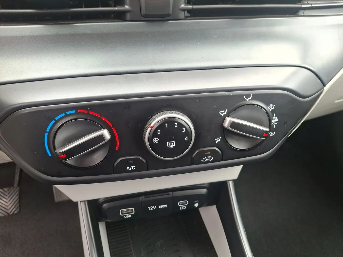 Hyundai I20 1.4 Plus Fl Bi3 4x2 Hb Mt 5p año 2025