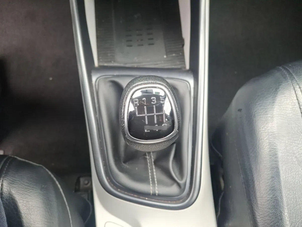 Hyundai I20 1.4 Plus Fl Bi3 4x2 Hb Mt 5p año 2025