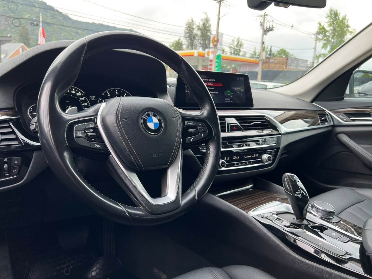 BMW 520i - año 2019