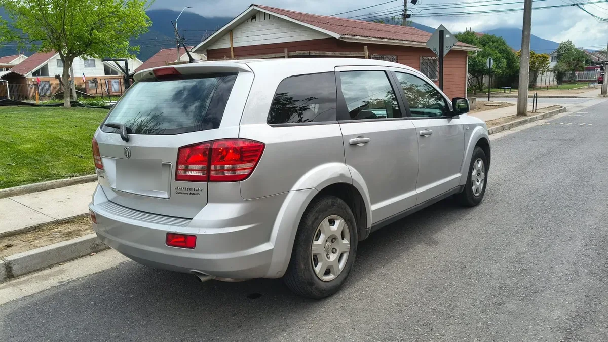 DODGE JOURNEY 2.4 At 2 Corridas año 2010