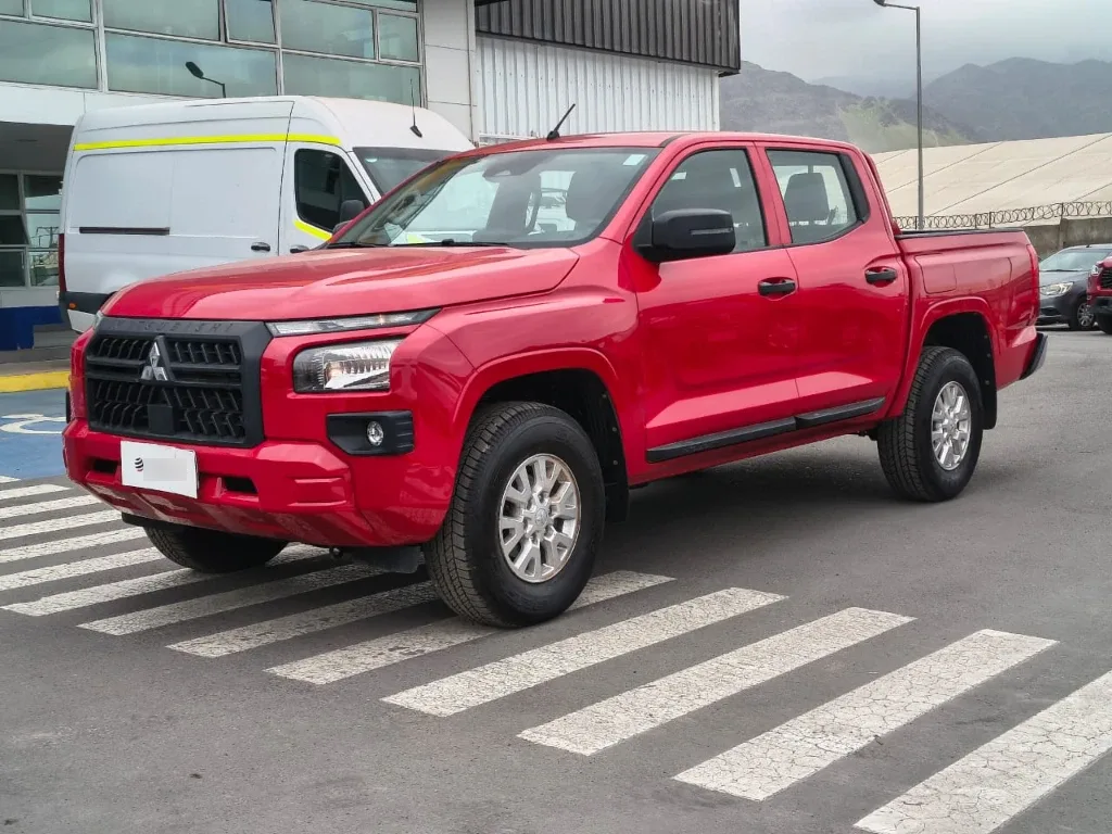 Mitsubishi L200 Katana D/c 2.4 Tdi Mt Xrt 4x4 año 2024