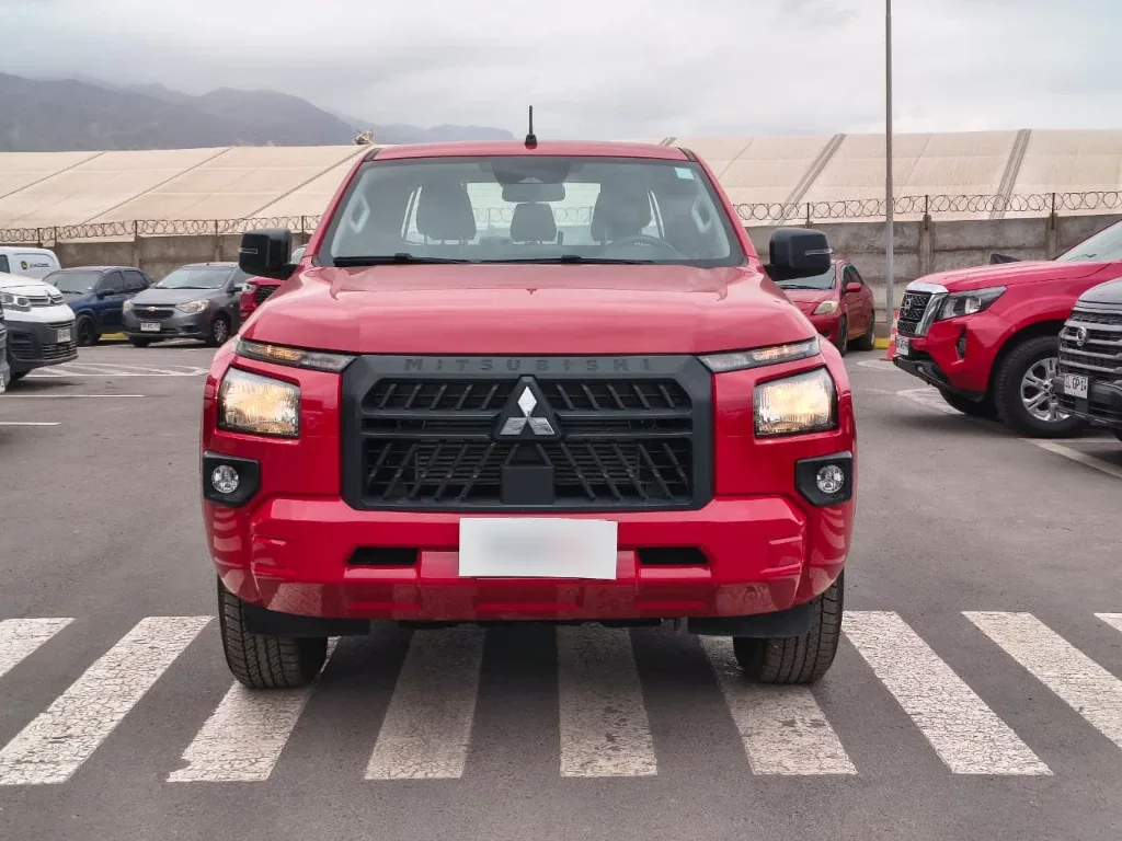 Mitsubishi L200 Katana D/c 2.4 Tdi Mt Xrt 4x4 año 2024