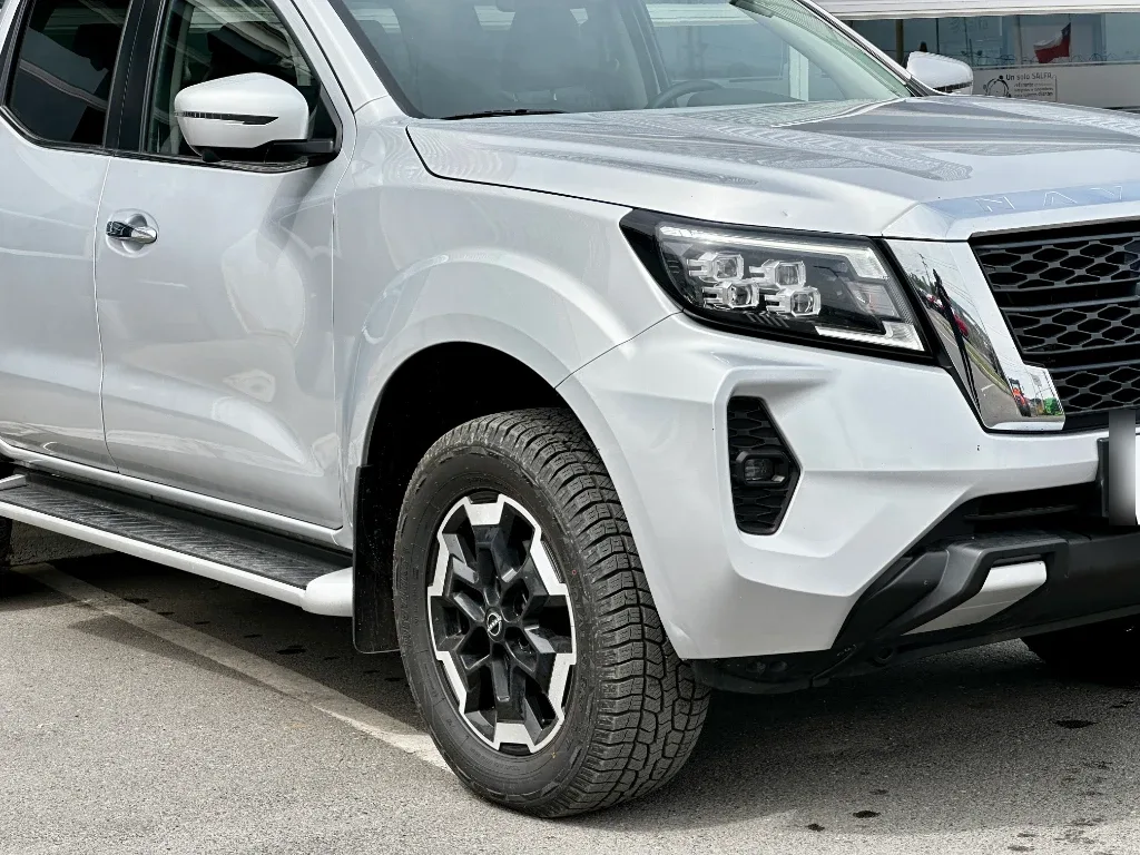 Nissan Navara Navara Dc 4x4 2.3tdi Le At año 2023