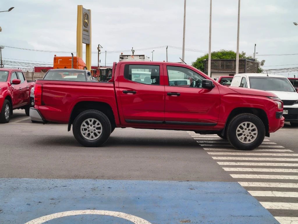 Mitsubishi L200 Katana D/c 2.4 Tdi Mt Xrt 4x4 año 2024