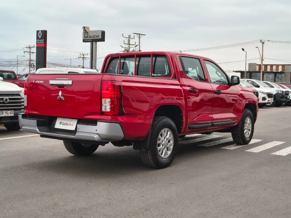 Mitsubishi L200 Katana D/c 2.4 Tdi Mt Xrt 4x4 año 2024