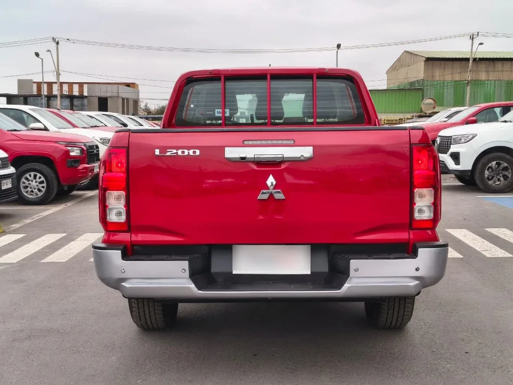Mitsubishi L200 Katana D/c 2.4 Tdi Mt Xrt 4x4 año 2024