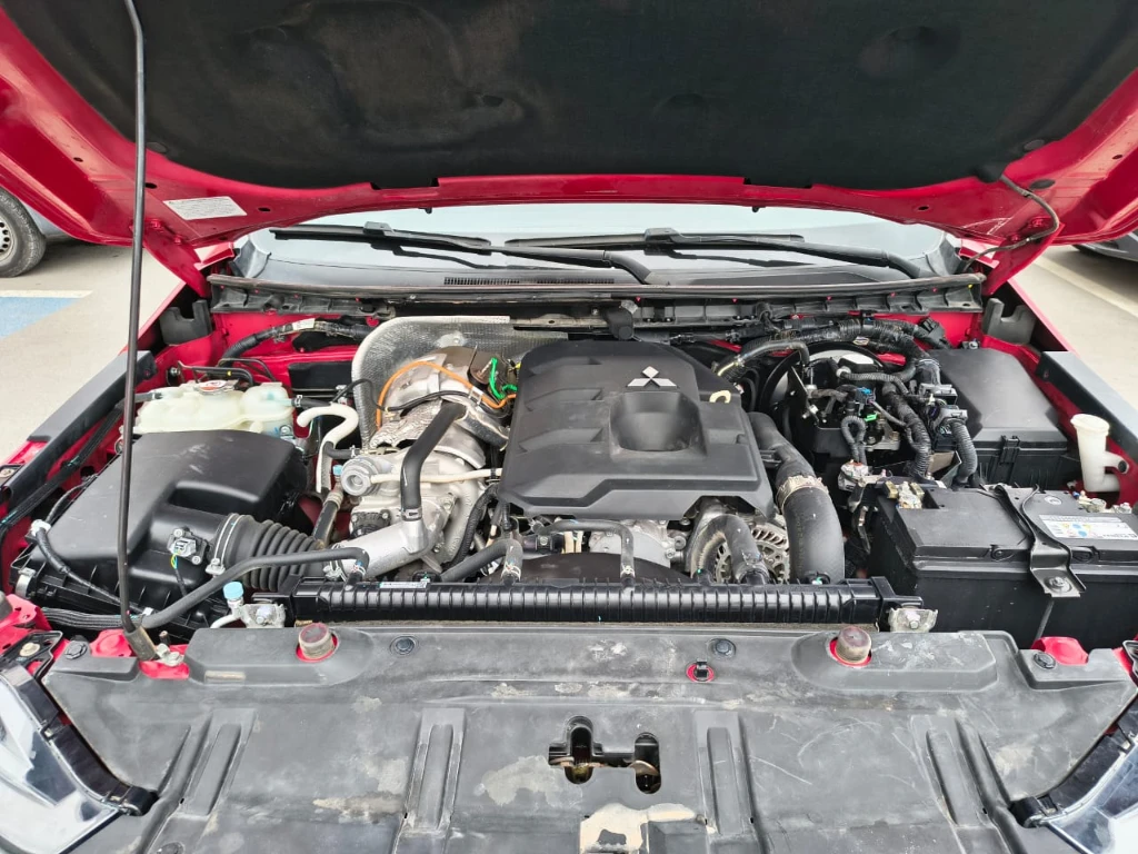 Mitsubishi L200 Katana D/c 2.4 Tdi Mt Xrt 4x4 año 2024