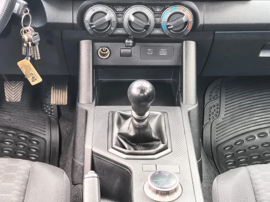 Mitsubishi L200 Katana D/c 2.4 Tdi Mt Xrt 4x4 año 2024