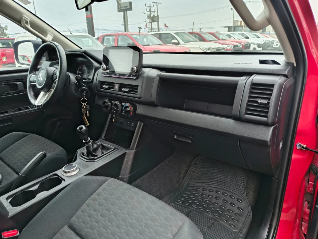 Mitsubishi L200 Katana D/c 2.4 Tdi Mt Xrt 4x4 año 2024