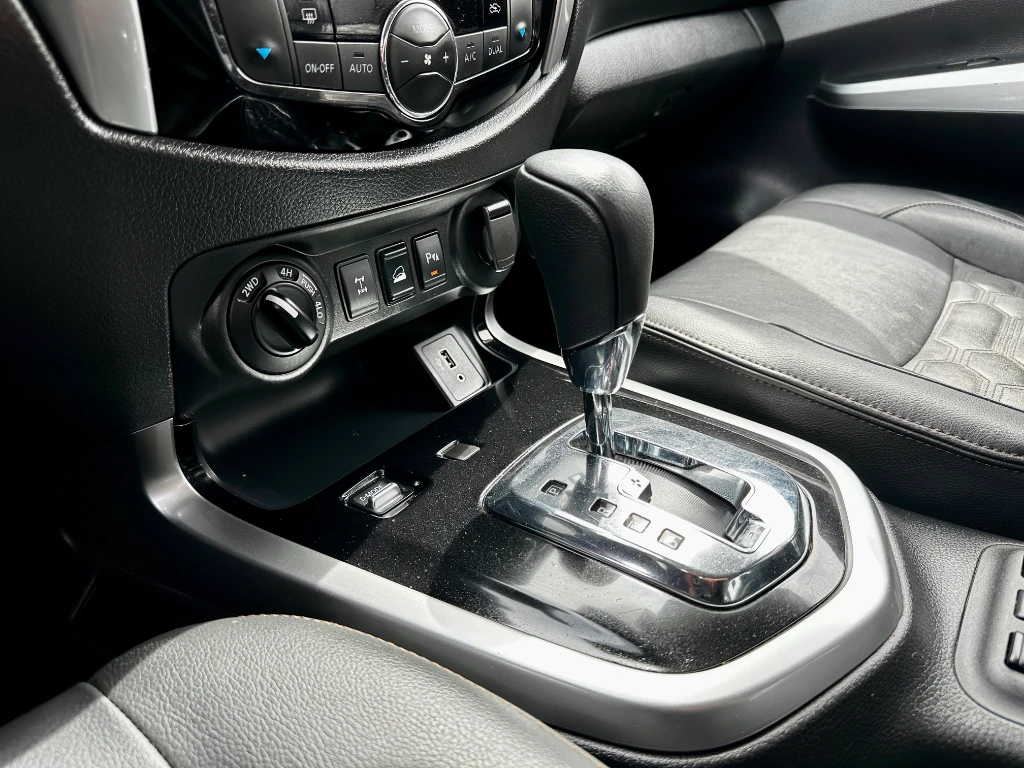 Nissan Navara Navara Dc 4x4 2.3tdi Le At año 2023