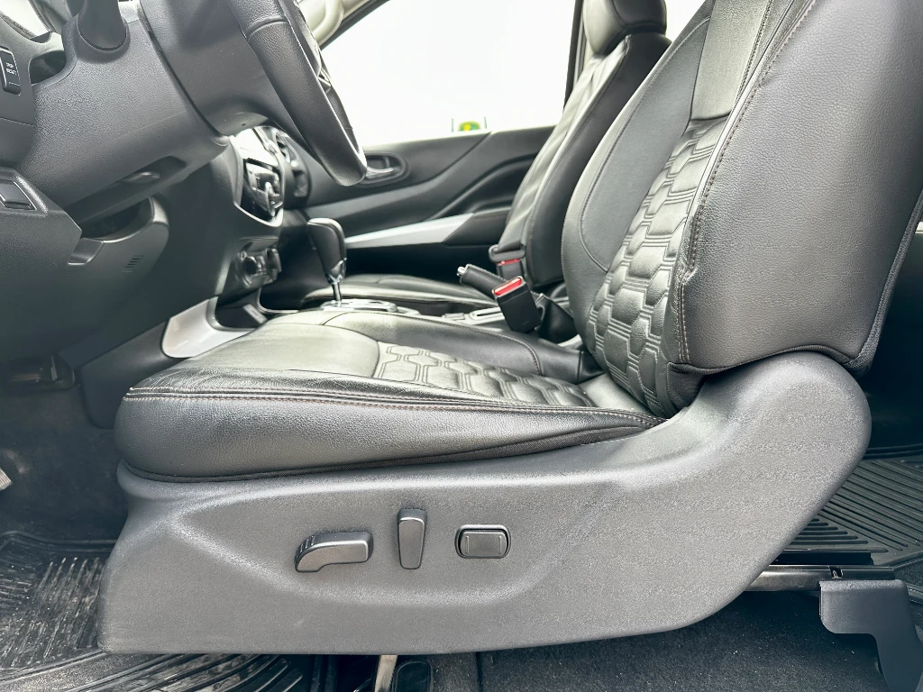 Nissan Navara Navara Dc 4x4 2.3tdi Le At año 2023