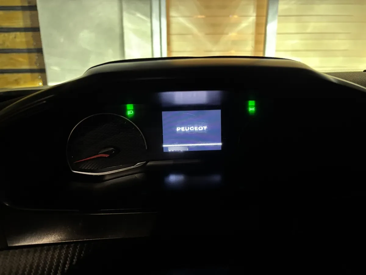 PEUGEOT 2008 4x2 1.2 año 2023