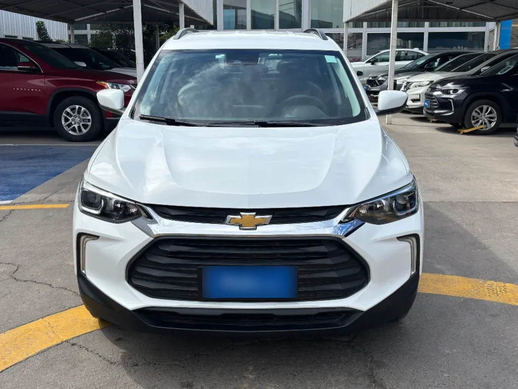 Chevrolet Tracker 1.2t Ltz R 4x2 At 5p año 2025