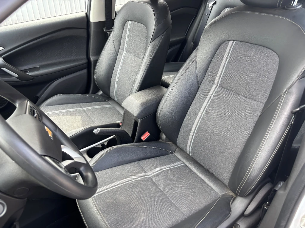 Chevrolet Tracker 1.2t Ltz R 4x2 At 5p año 2025