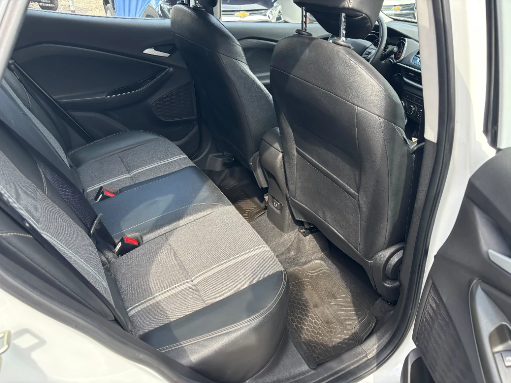 Chevrolet Tracker 1.2t Ltz R 4x2 At 5p año 2025