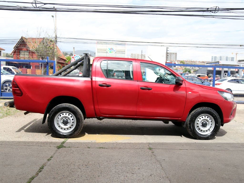 Toyota Hilux D Cab Dx 4x4 2.4 año 2022