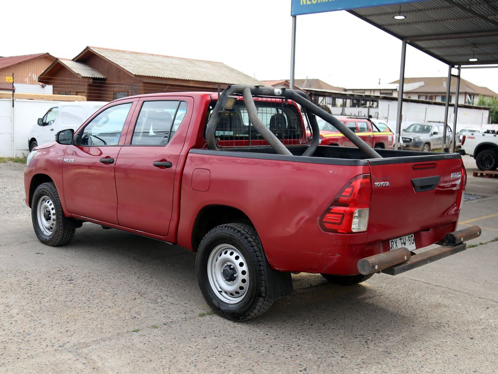 Toyota Hilux D Cab Dx 4x4 2.4 año 2022