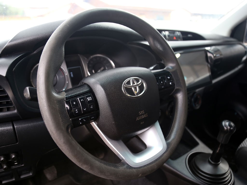 Toyota Hilux D Cab Dx 4x4 2.4 año 2022
