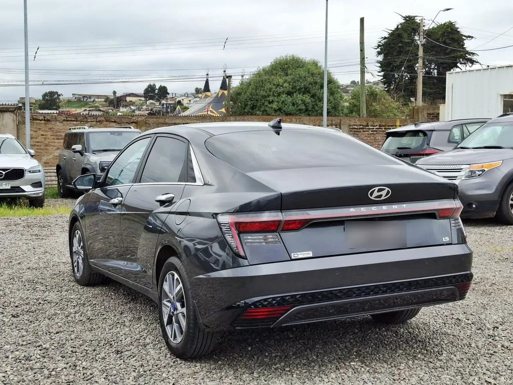 Hyundai Accent Bn7i Mpi Cvt 1.5 At Design año 2025