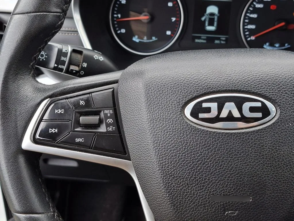 JAC Js8 Luxury 1.5 año 2023