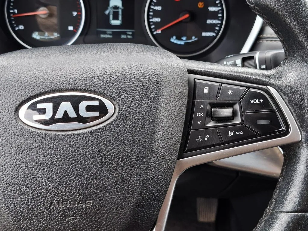 JAC Js8 Luxury 1.5 año 2023