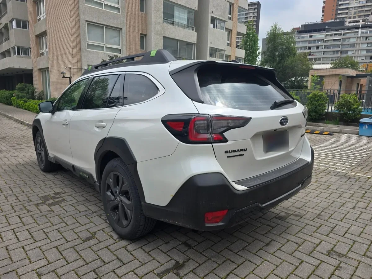 SUBARU OUTBACK  año 2023