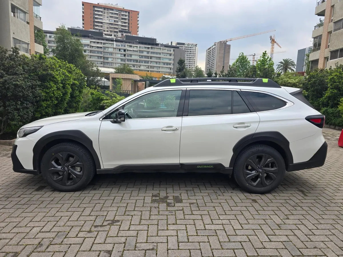 SUBARU OUTBACK  año 2023