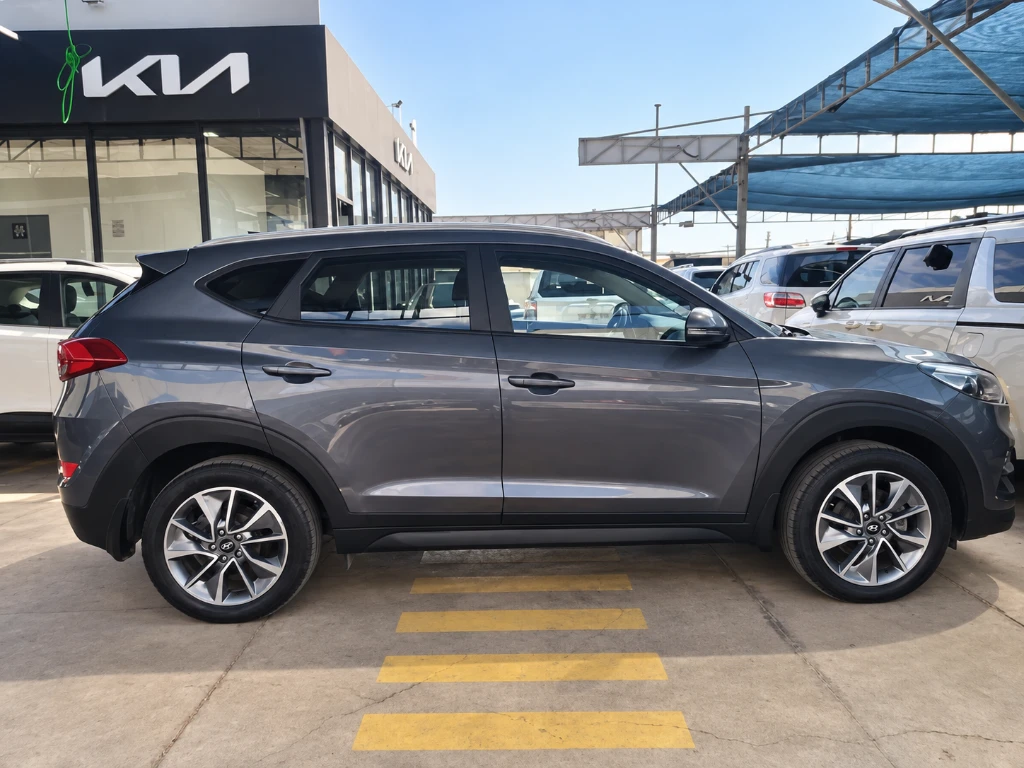 Hyundai Tucson 2.0 Gl Advance 4x2 Nav Mt 5p año 2018