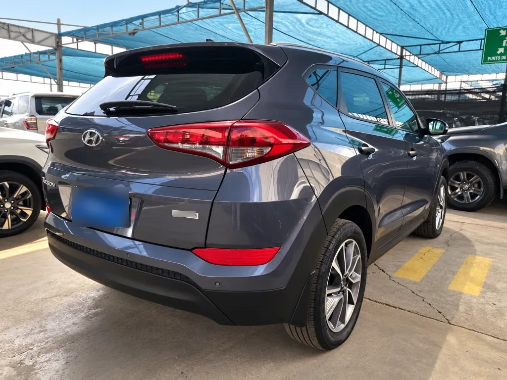 Hyundai Tucson 2.0 Gl Advance 4x2 Nav Mt 5p año 2018
