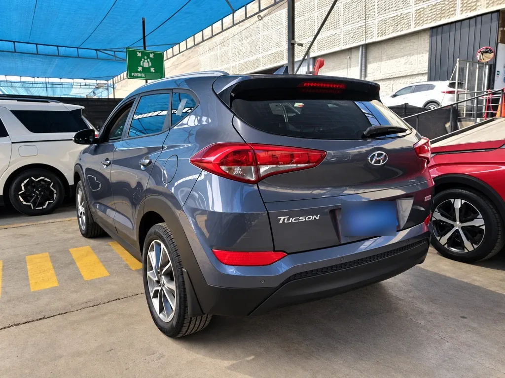 Hyundai Tucson 2.0 Gl Advance 4x2 Nav Mt 5p año 2018