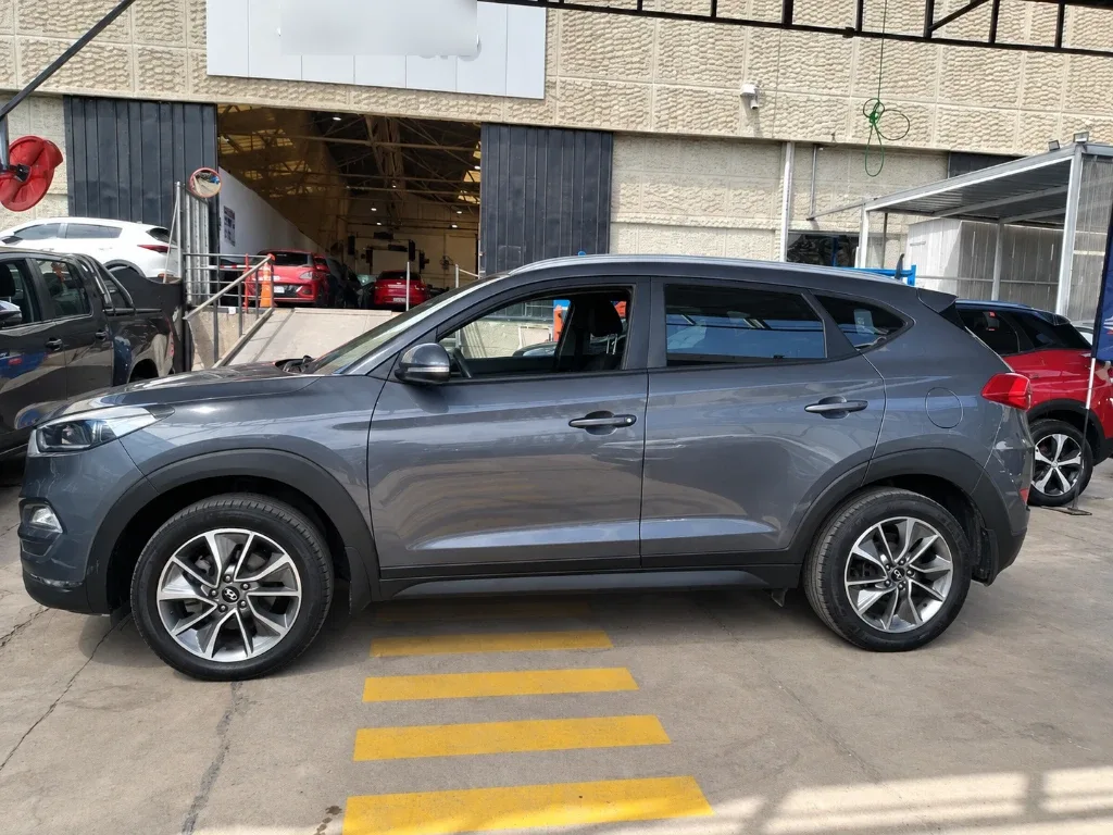 Hyundai Tucson 2.0 Gl Advance 4x2 Nav Mt 5p año 2018