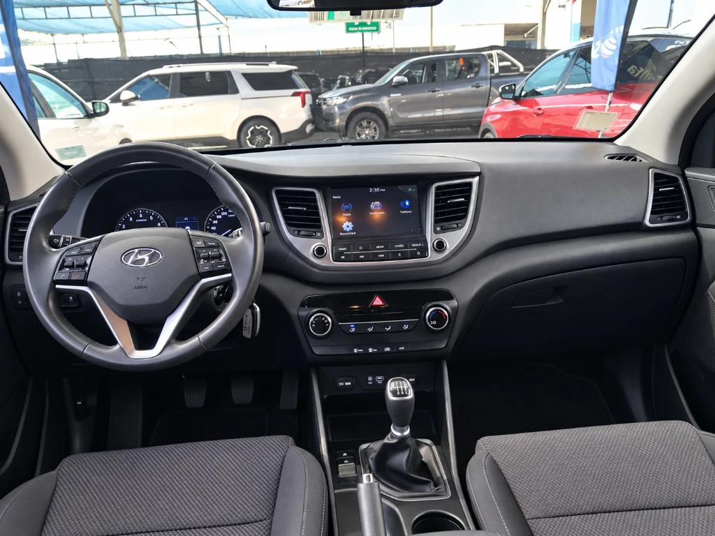 Hyundai Tucson 2.0 Gl Advance 4x2 Nav Mt 5p año 2018