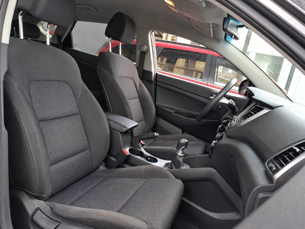 Hyundai Tucson 2.0 Gl Advance 4x2 Nav Mt 5p año 2018