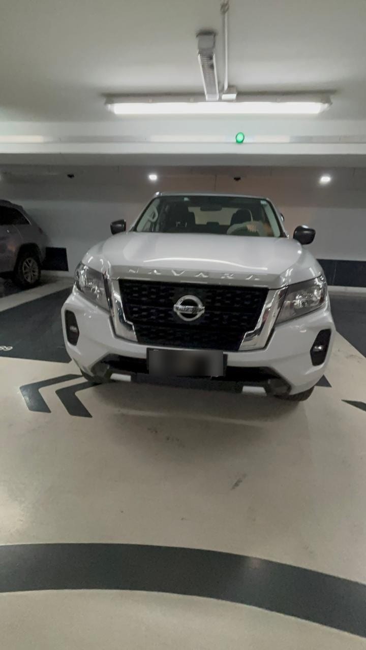 NISSAN NAVARA 2.3 Dc Xe Mt 4x2 Diesel año 2022
