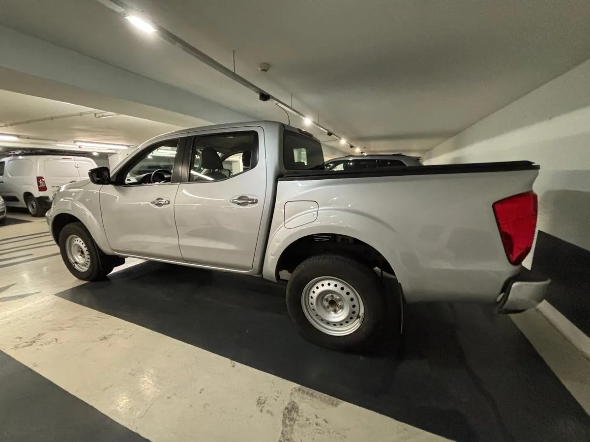 NISSAN NAVARA 2.3 Dc Xe Mt 4x2 Diesel año 2022