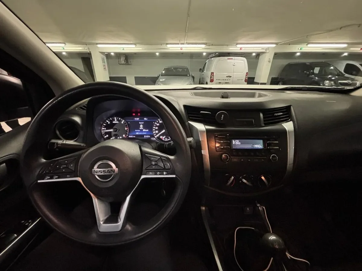 NISSAN NAVARA 2.3 Dc Xe Mt 4x2 Diesel año 2022